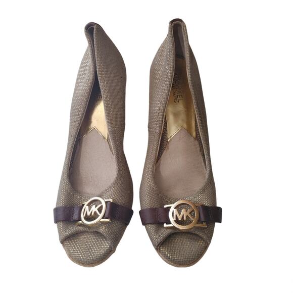 Michael Kors Wedge Espadrille Shoes Brown Tan Gold Hardware Logo Sz 9 - Picture 1 of 5